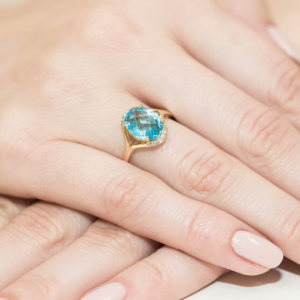 Pierścionek z Topazem 3,00ct i Brylantami z białego złota próby 585. W-0150BT